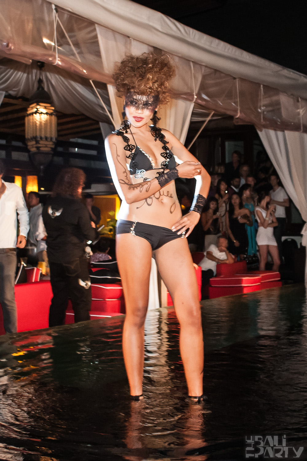 027_Fashion TV Blue Glue Bikini Fashion Show @Hu'u Bar 2011-08-12