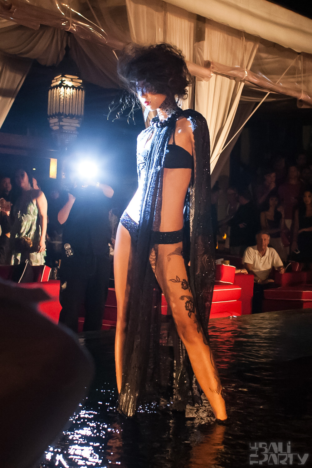 030_Fashion TV Blue Glue Bikini Fashion Show @Hu'u Bar 2011-08-12